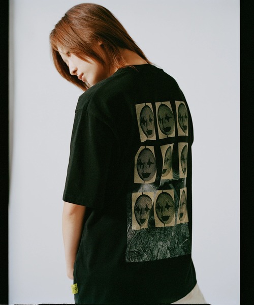LOOSE JOINTS(ルーズジョインツ)の「MISHA HOLLENBACH - WHAT DID YOU DO AT THE FOUNTAIN S/S TE(Tシャツ/カットソー・メンズ・ブラック・M/L)」の5枚目の写真