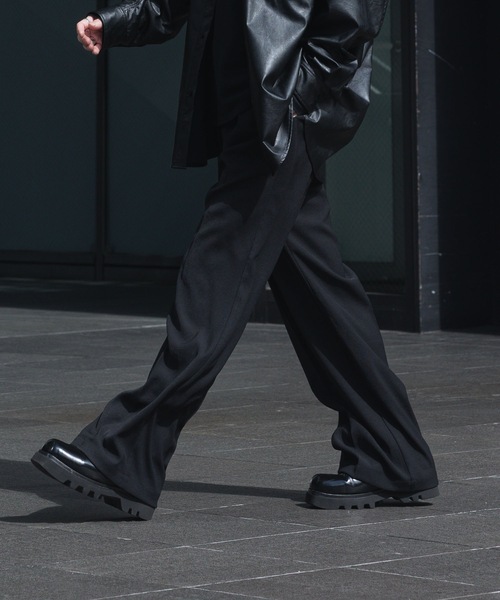 ATTACHMENT（アタッチメント）の「PE ストレッチダブルクロス ベルテッド ストレートトラウザーズ / PE STRETCH DOUBLE CLOTH BELTED STRAIGHT TROUSERS（スラックス・メンズ・ダークグレー/カーキ系/グレー/ブラック・2/1/3）」の2枚目の写真