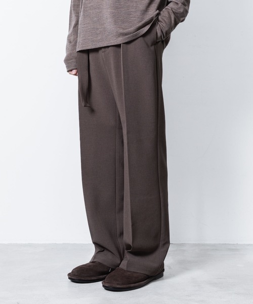 ATTACHMENT（アタッチメント）の「PE ストレッチダブルクロス ベルテッド ストレートトラウザーズ / PE STRETCH DOUBLE CLOTH BELTED STRAIGHT TROUSERS（スラックス・メンズ・ダークグレー/カーキ系/グレー/ブラック・2/1/3）」の8枚目の写真