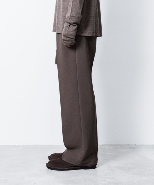 ATTACHMENT（アタッチメント）の「PE ストレッチダブルクロス ベルテッド ストレートトラウザーズ / PE STRETCH DOUBLE CLOTH BELTED STRAIGHT TROUSERS（スラックス・メンズ・ダークグレー/カーキ系/グレー/ブラック・2/1/3）」の9枚目の写真