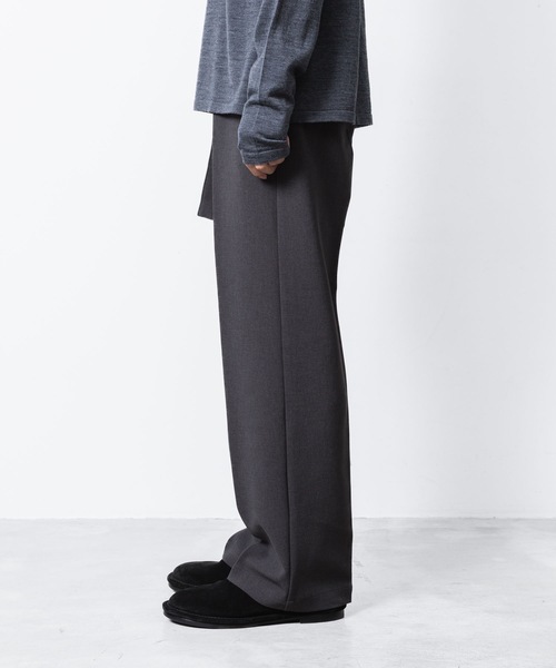 ATTACHMENT（アタッチメント）の「PE ストレッチダブルクロス ベルテッド ストレートトラウザーズ / PE STRETCH DOUBLE CLOTH BELTED STRAIGHT TROUSERS（スラックス・メンズ・ダークグレー/カーキ系/グレー/ブラック・2/1/3）」の19枚目の写真