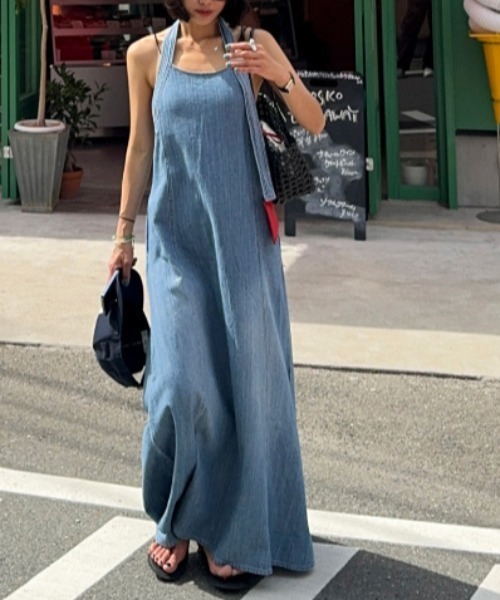 FREE STYLISTS(フリー スタイリスト)の「YUGA_YGMC Denim halter neck camisole dress(ワンピース・レディース・ブルー・S/M)」の2枚目の写真