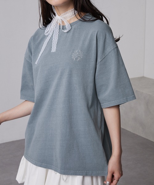 nui nullu(ヌイヌル)の「【nui nullu】ハート刺繍 ヴィンテージ ミニロゴTシャツ(Tシャツ/カットソー・レディース・グレー/ライトブルー/ブラック/アイボリー・FREE)」の1枚目の写真