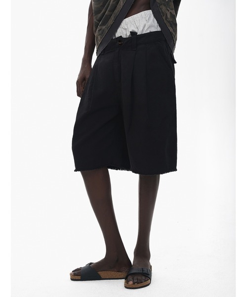 MASONPRINCE(メイソンプリンス)の「ルーズフィット ダブルプリーツ ハーフパンツ DK3224【MASONPRINCE】(その他パンツ・メンズ・レッド/ブラック/カーキ・L/M/S)」の1枚目の写真