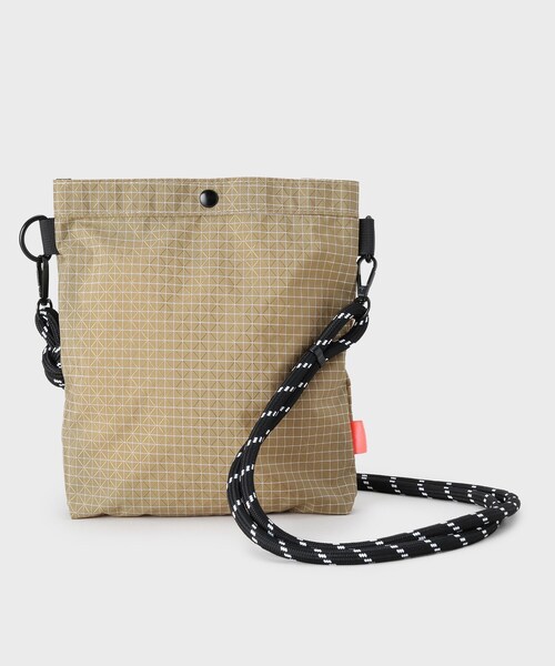 THE SHOP TK （ザ ショップ ティーケー ）の「ナイロンスクエアサコッシュ 【ユニセックス／軽量】（ショルダーバッグ・メンズ・ダークグレー/ベージュ/ブラック・00）」の3枚目の写真