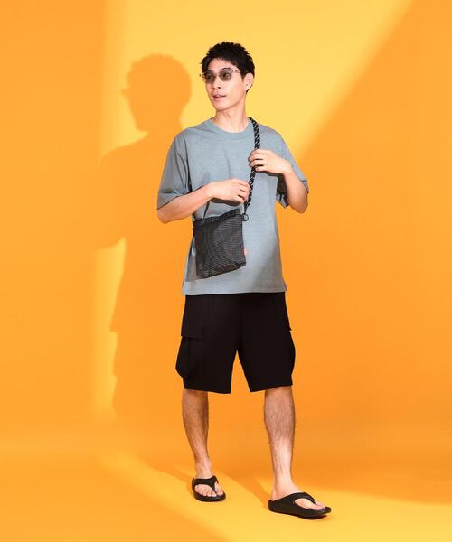 THE SHOP TK （ザ ショップ ティーケー ）の「ナイロンスクエアサコッシュ 【ユニセックス／軽量】（ショルダーバッグ・メンズ・ダークグレー/ベージュ/ブラック・00）」の16枚目の写真