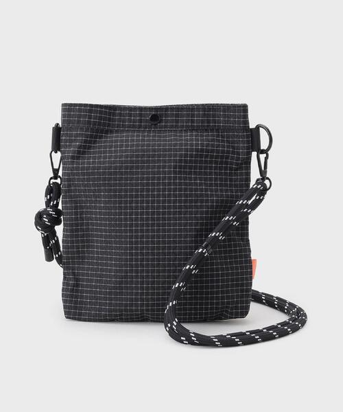 THE SHOP TK （ザ ショップ ティーケー ）の「ナイロンスクエアサコッシュ 【ユニセックス／軽量】（ショルダーバッグ・メンズ・ダークグレー/ベージュ/ブラック・00）」の17枚目の写真