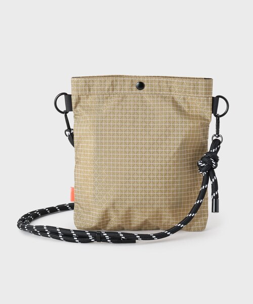 THE SHOP TK （ザ ショップ ティーケー ）の「ナイロンスクエアサコッシュ 【ユニセックス／軽量】（ショルダーバッグ・メンズ・ダークグレー/ベージュ/ブラック・00）」の20枚目の写真