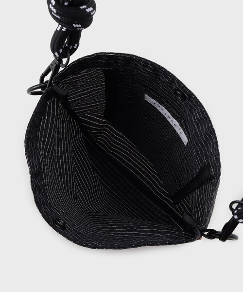 THE SHOP TK （ザ ショップ ティーケー ）の「ナイロンスクエアサコッシュ 【ユニセックス／軽量】（ショルダーバッグ・メンズ・ダークグレー/ベージュ/ブラック・00）」の12枚目の写真