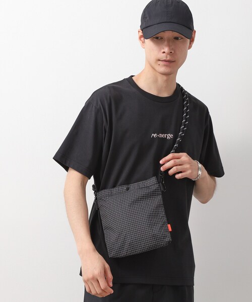 THE SHOP TK （ザ ショップ ティーケー ）の「ナイロンスクエアサコッシュ 【ユニセックス／軽量】（ショルダーバッグ・メンズ・ダークグレー/ベージュ/ブラック・00）」の5枚目の写真