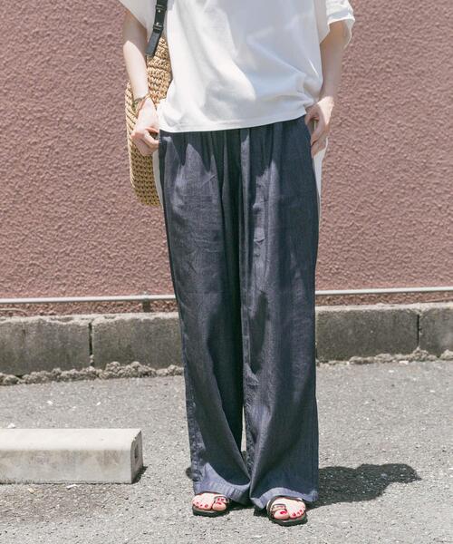 ITEMS URBANRESEARCH（アイテムズ アーバンリサーチ）の「レーヨンデニムワイドパンツ（デニムパンツ・レディース・ワンウォッシュ/ブルー・FREE）」の18枚目の写真