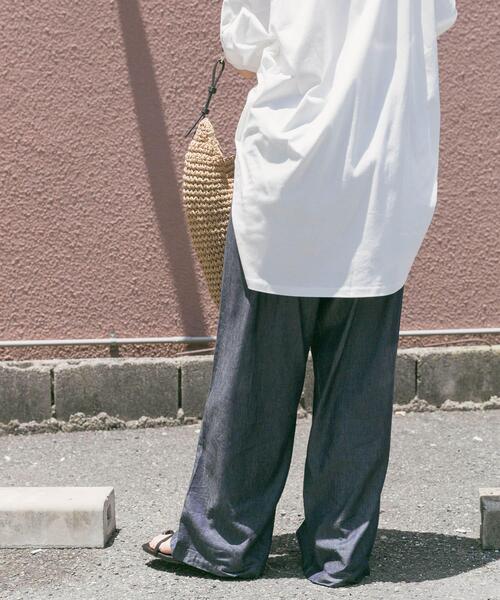 ITEMS URBANRESEARCH（アイテムズ アーバンリサーチ）の「レーヨンデニムワイドパンツ（デニムパンツ・レディース・ワンウォッシュ/ブルー・FREE）」の21枚目の写真