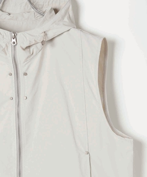 3.3 Field Trip （3.3フィールドトリップ）の「3.3 Field Trip／ナイロンフードベスト（ベスト・メンズ・ブラック/グレー・FREE）」の17枚目の写真