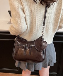Mejoul（メジュール）の「【ハートチャーム付き】ダブルジップ２WAYショルダーバッグ（ショルダーバッグ）」