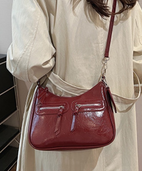 Mejoul（メジュール）の「【ハートチャーム付き】ダブルジップ２WAYレトロショルダーバッグ（ショルダーバッグ・レディース・レッド/ブラウン/ブラック/アイボリー/キャメル・F）」の5枚目の写真