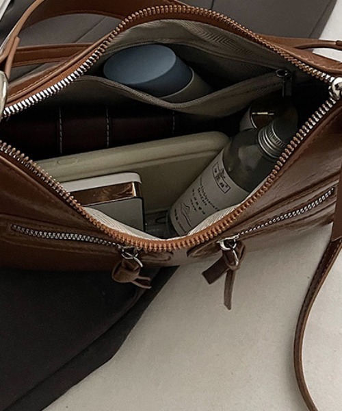 Mejoul（メジュール）の「【ハートチャーム付き】ダブルジップ２WAYレトロショルダーバッグ（ショルダーバッグ・レディース・レッド/ブラウン/ブラック/アイボリー/キャメル・F）」の19枚目の写真