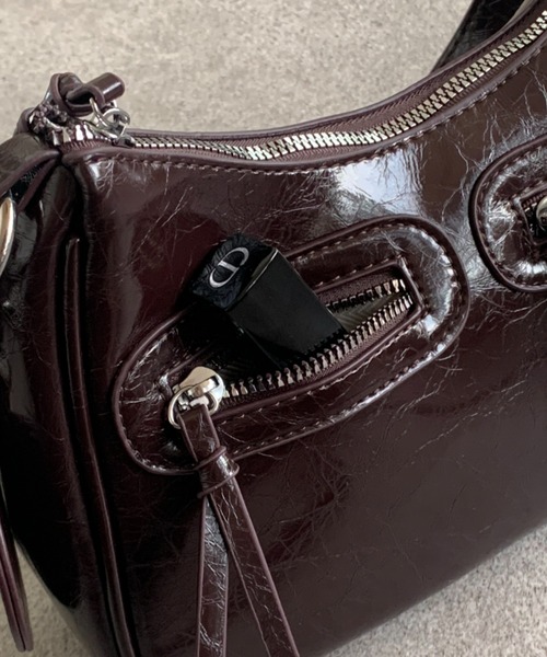 Mejoul（メジュール）の「【ハートチャーム付き】ダブルジップ２WAYレトロショルダーバッグ（ショルダーバッグ・レディース・レッド/ブラウン/ブラック/アイボリー/キャメル・F）」の16枚目の写真