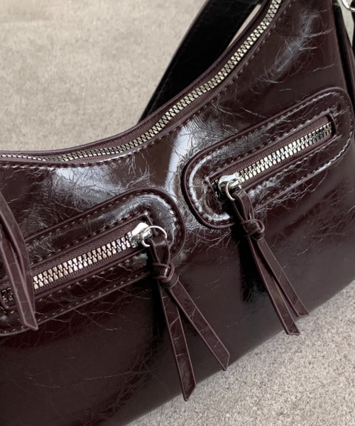 Mejoul（メジュール）の「【ハートチャーム付き】ダブルジップ２WAYレトロショルダーバッグ（ショルダーバッグ・レディース・レッド/ブラウン/ブラック/アイボリー/キャメル・F）」の15枚目の写真