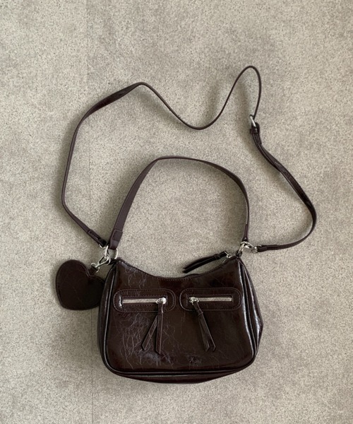 Mejoul（メジュール）の「【ハートチャーム付き】ダブルジップ２WAYレトロショルダーバッグ（ショルダーバッグ・レディース・レッド/ブラウン/ブラック/アイボリー/キャメル・F）」の21枚目の写真