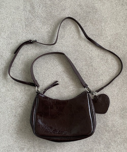 Mejoul（メジュール）の「【ハートチャーム付き】ダブルジップ２WAYレトロショルダーバッグ（ショルダーバッグ・レディース・レッド/ブラウン/ブラック/アイボリー/キャメル・F）」の22枚目の写真