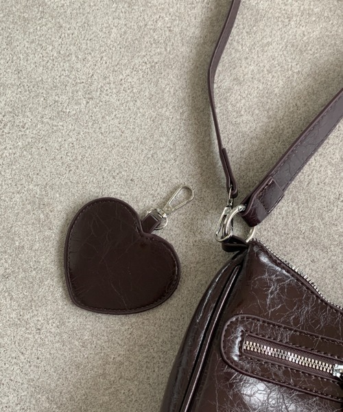Mejoul（メジュール）の「【ハートチャーム付き】ダブルジップ２WAYレトロショルダーバッグ（ショルダーバッグ・レディース・レッド/ブラウン/ブラック/アイボリー/キャメル・F）」の14枚目の写真