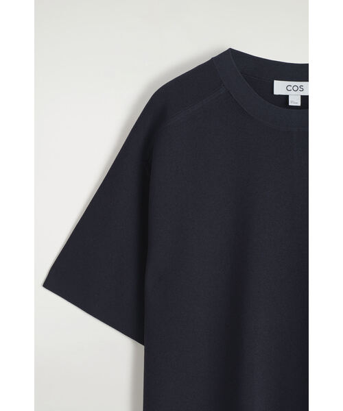 COS(コス)の「ニットTシャツドレス(ワンピース・レディース・レッド系その他/ネイビー・XS/S/M/L)」の7枚目の写真