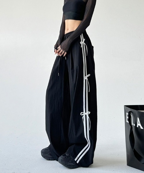 lilful(リルフル)の「ダブルラインリボンモチーフナイロンイージーパンツ(その他パンツ・レディース・ブラック・S/M)」の5枚目の写真