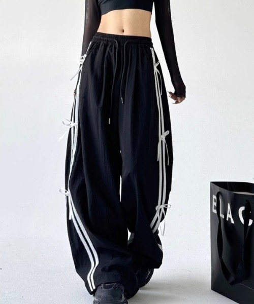 lilful(リルフル)の「ダブルラインリボンモチーフナイロンイージーパンツ(その他パンツ・レディース・ブラック・S/M)」の2枚目の写真