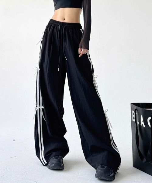 lilful(リルフル)の「ダブルラインリボンモチーフナイロンイージーパンツ(その他パンツ・レディース・ブラック・S/M)」の6枚目の写真