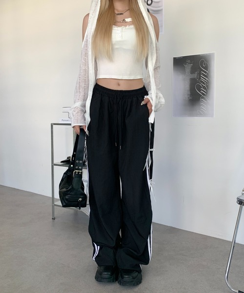 lilful(リルフル)の「ダブルラインリボンモチーフナイロンイージーパンツ(その他パンツ・レディース・ブラック・S/M)」の11枚目の写真