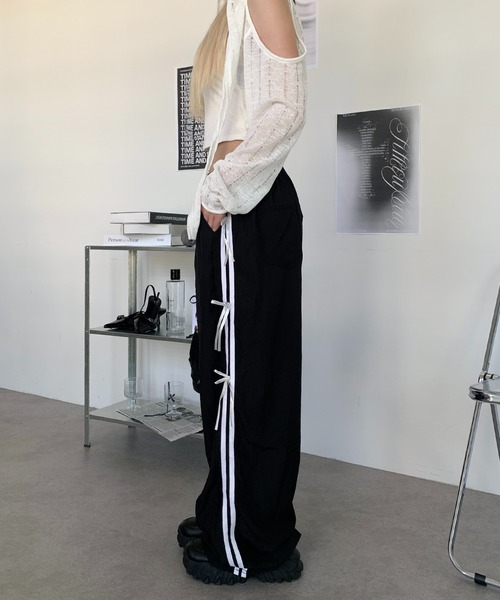 lilful(リルフル)の「ダブルラインリボンモチーフナイロンイージーパンツ(その他パンツ・レディース・ブラック・S/M)」の9枚目の写真