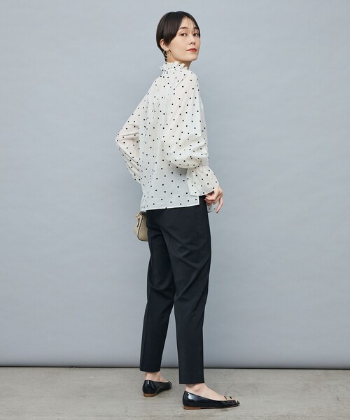 NOLLEY’S Sophi（ノーリーズソフィ）の「ドットフロッキーフリルネックブラウス（シャツ/ブラウス・レディース・ブラック系その他/ホワイト系その他2・38）」の3枚目の写真