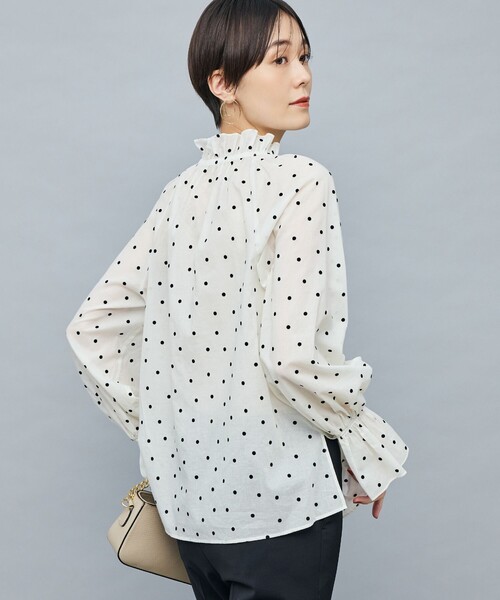 NOLLEY’S Sophi（ノーリーズソフィ）の「ドットフロッキーフリルネックブラウス（シャツ/ブラウス・レディース・ブラック系その他/ホワイト系その他2・38）」の7枚目の写真