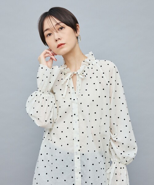 NOLLEY’S Sophi（ノーリーズソフィ）の「ドットフロッキーフリルネックブラウス（シャツ/ブラウス・レディース・ブラック系その他/ホワイト系その他2・38）」の8枚目の写真