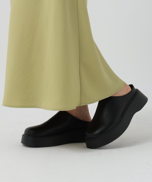 BAYFLOW（ベイフロー）の「[スタイルアップ]厚底サボサンダル（サンダル・レディース・ブラック/オフホワイト・LARGE/MEDIUM）」の6枚目の写真