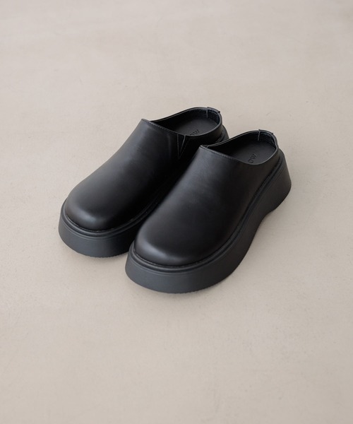 BAYFLOW（ベイフロー）の「[スタイルアップ]厚底サボサンダル（サンダル・レディース・ブラック/オフホワイト・LARGE/MEDIUM）」の17枚目の写真