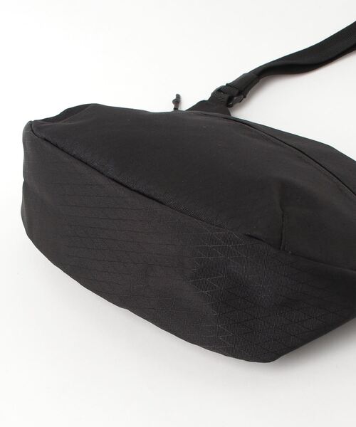 Gramicci（グラミチ）の「FIELD SACOCHE｜フィールドサコッシュ（ショルダーバッグ・メンズ・ブラック/ブロンズ/レッド/ダークブルー・FREE）」の7枚目の写真