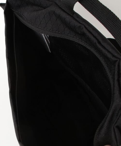 Gramicci（グラミチ）の「FIELD SACOCHE｜フィールドサコッシュ（ショルダーバッグ・メンズ・ブラック/ブロンズ/レッド/ダークブルー・FREE）」の8枚目の写真