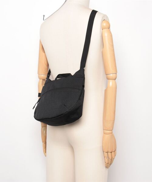 Gramicci（グラミチ）の「FIELD SACOCHE｜フィールドサコッシュ（ショルダーバッグ・メンズ・ブラック/ブロンズ/レッド/ダークブルー・FREE）」の9枚目の写真