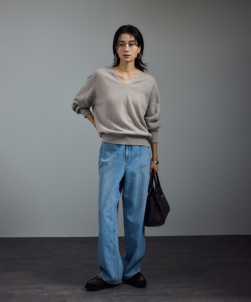 SALON adam et rope'(サロン アダム エ ロペ)の「カシミヤVネックプルオーバー(ニット/セーター・レディース・チャコールグレー/イエロー系その他/ベージュ系その他・FREE)」の4枚目の写真