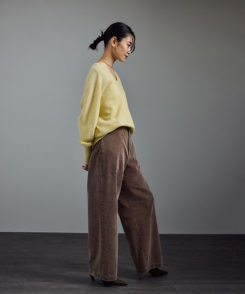 SALON adam et rope'(サロン アダム エ ロペ)の「カシミヤVネックプルオーバー(ニット/セーター・レディース・チャコールグレー/イエロー系その他/ベージュ系その他・FREE)」の5枚目の写真