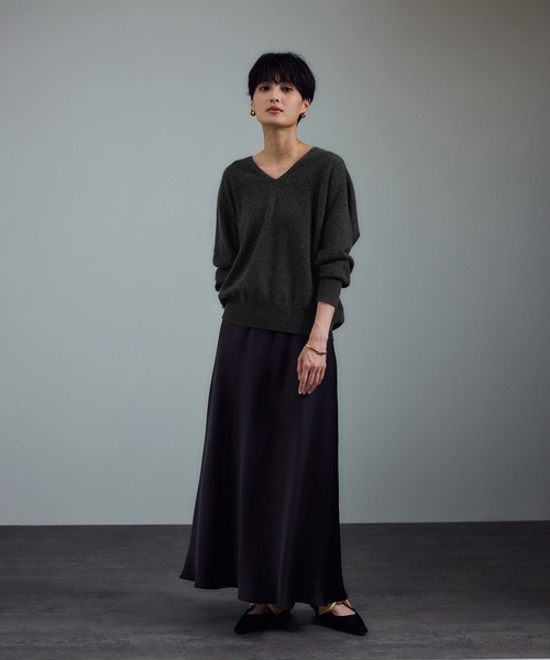 SALON adam et rope'(サロン アダム エ ロペ)の「カシミヤVネックプルオーバー(ニット/セーター・レディース・チャコールグレー/イエロー系その他/ベージュ系その他・FREE)」の6枚目の写真