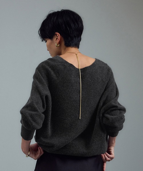 SALON adam et rope'(サロン アダム エ ロペ)の「カシミヤVネックプルオーバー(ニット/セーター・レディース・チャコールグレー/イエロー系その他/ベージュ系その他・FREE)」の11枚目の写真