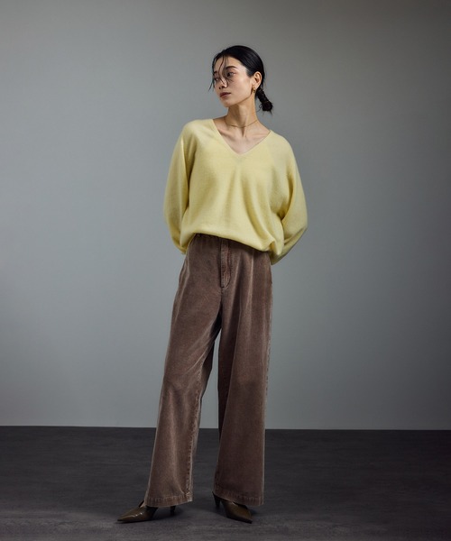 SALON adam et rope'(サロン アダム エ ロペ)の「カシミヤVネックプルオーバー(ニット/セーター・レディース・チャコールグレー/イエロー系その他/ベージュ系その他・FREE)」の12枚目の写真