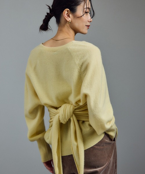 SALON adam et rope'(サロン アダム エ ロペ)の「カシミヤVネックプルオーバー(ニット/セーター・レディース・チャコールグレー/イエロー系その他/ベージュ系その他・FREE)」の14枚目の写真