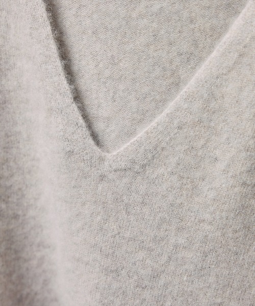 SALON adam et rope'(サロン アダム エ ロペ)の「カシミヤVネックプルオーバー(ニット/セーター・レディース・チャコールグレー/イエロー系その他/ベージュ系その他・FREE)」の16枚目の写真