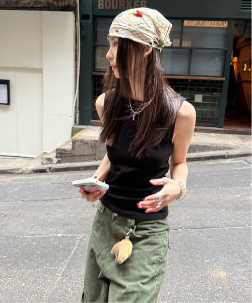 ELOOPS(イーループス)の「【ELOOPS】ハイストレッチ バックカッティング ノースリーブカットソー(Tシャツ/カットソー・レディース・ホワイト/ブラウン・FREE)」の3枚目の写真