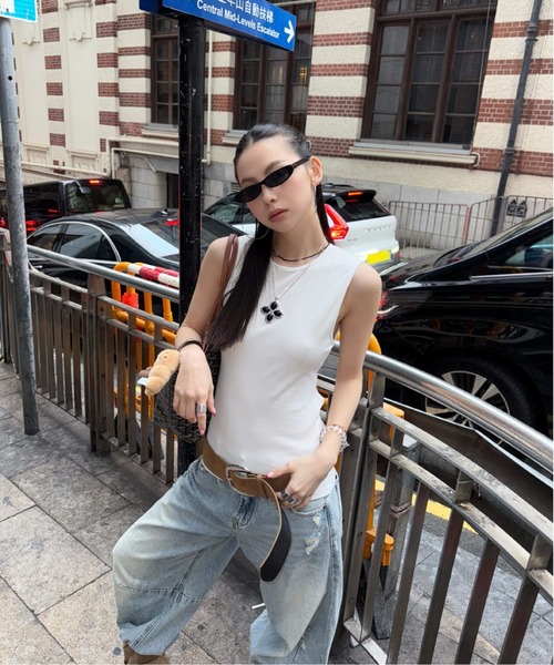 ELOOPS(イーループス)の「【ELOOPS】ハイストレッチ バックカッティング ノースリーブカットソー(Tシャツ/カットソー・レディース・ホワイト/ブラウン・FREE)」の9枚目の写真