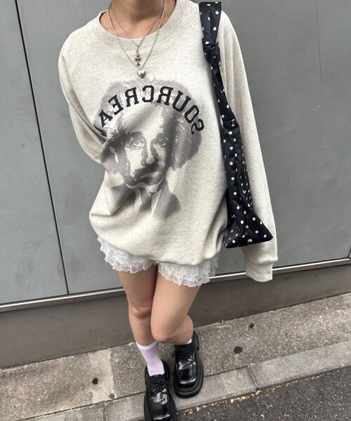 Sourcream（サワークリーム）の「【Sourcream】偉人スウェット（スウェット・レディース・グレー系その他/グレー/ホワイト/ホワイト系その他/ブラック/ブラウン系その他/ブラック系その他/ネイビー系/ブラウン/ネイビー・SMALL/MEDIUM/LARGE）」の3枚目の写真