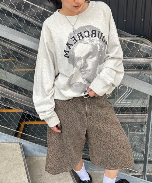 Sourcream（サワークリーム）の「【Sourcream】偉人スウェット（スウェット・レディース・グレー系その他/グレー/ホワイト/ホワイト系その他/ブラック/ブラウン系その他/ブラック系その他/ネイビー系/ブラウン/ネイビー・SMALL/MEDIUM/LARGE）」の2枚目の写真